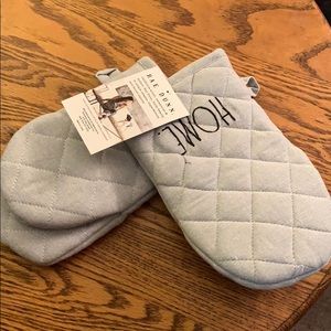 Rae Dunn oven mitt HOME set